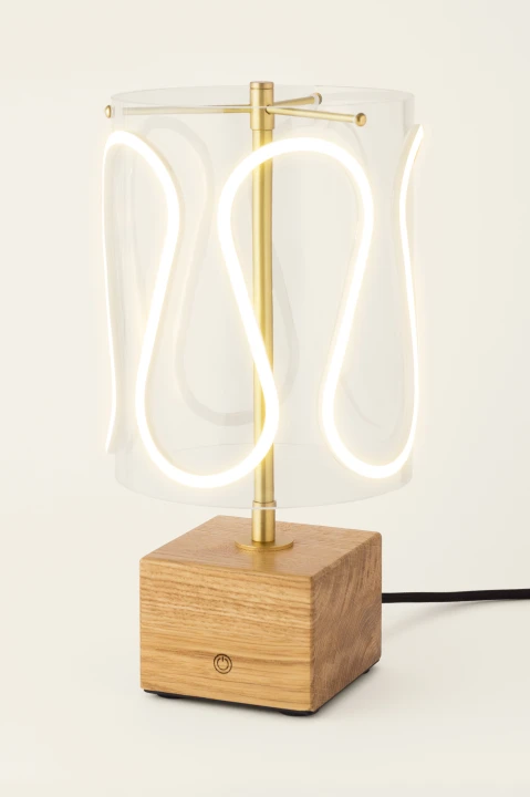 Stołowa lampa dekoracyjna Arch mosiądz barwa ciepła dąb.png