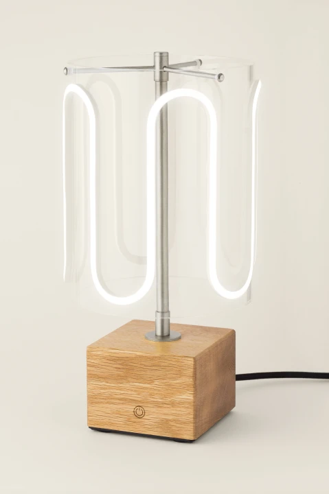 Stołowa lampa dekoracyjna Wave stal nierdzewna barwa neutralna dąb.png